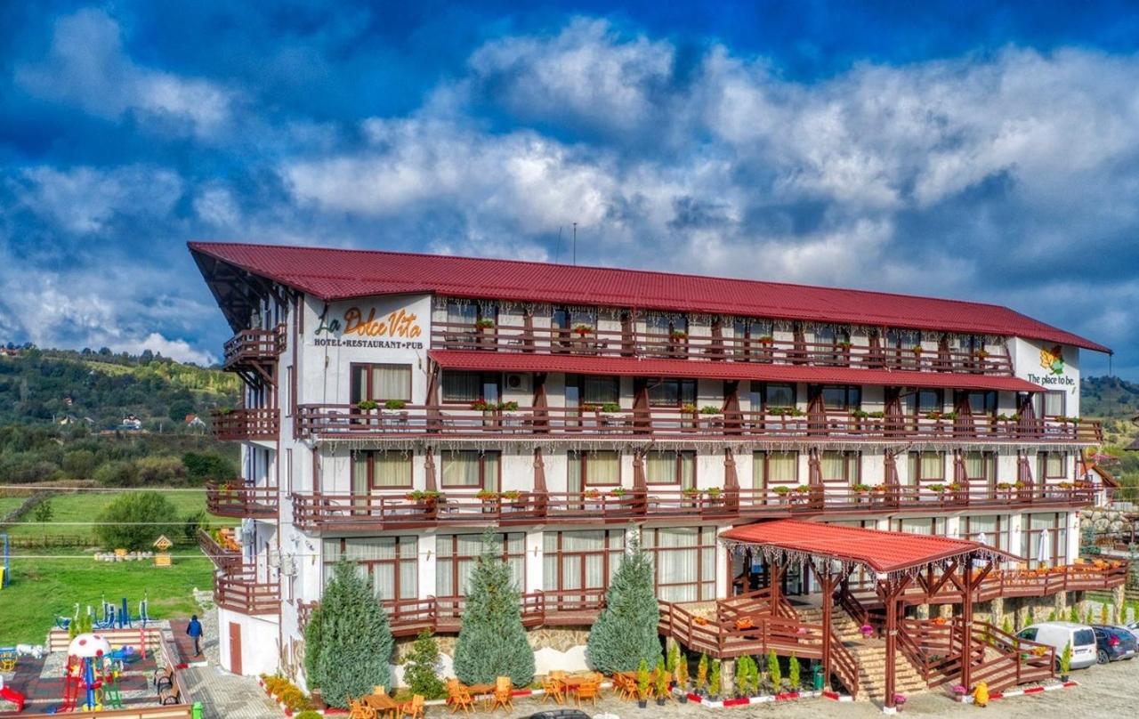 Hotel La Dolce Vita Zărneşti 외부 사진